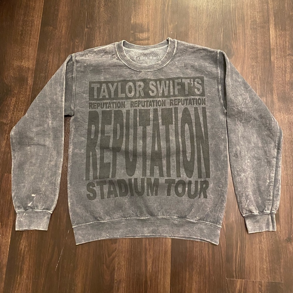 taylor swift reputation stadium tour sweatshirt